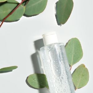 Moisturizing facial toner for aging skin